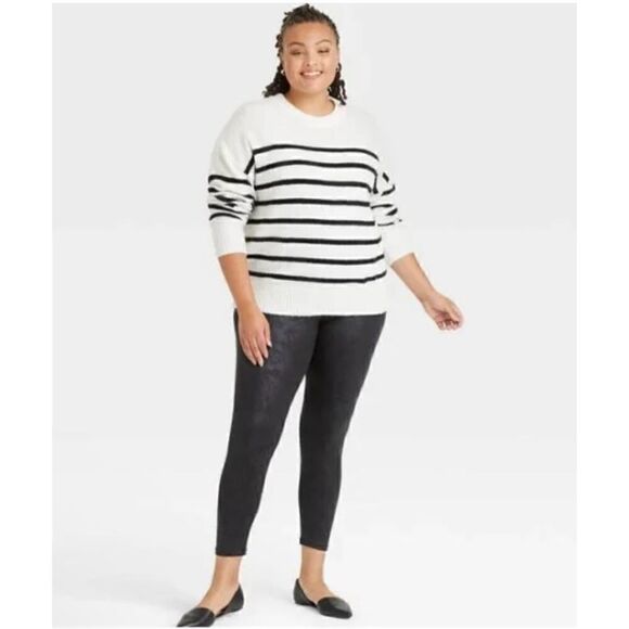 Ava & Viv Faux Leather Cropped Leggings - Picture 1 of 9